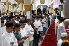 Jamaah Padati Masjid Raya Baitul Izzah, Peringati Malam Nuzulul Quran 