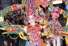 Aksi Nyentrik Pelajar Bengkulu Warnai Karnaval Batik Internasional 2026