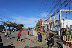 Satpol PP dan Dinas Damkar Kota Bengkulu Sterilkan Jalan Cendana, Kembalikan Fungsi Trotoar