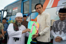Pemprov Bengkulu Serahkan Bantuan Satu Unit Bus Sekolah Gratis untuk Pelajar Kaur