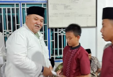 Safari Ramadan, Bupati Bengkulu Selatan Serahkan Santunan kepada Anak Yatim dan Kaum Duafa