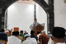 Safari Ramadan, Wakil Walikota Bengkulu  Serahkan Bantuan  di Masjid Al-A’raaf