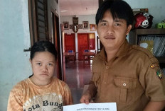  Membantu Masyarakat, Pemdes Padang Lebar Bagikan BLT