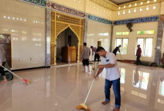 Polres Bengkulu Selatan Bersihkan Masjid  Gunung Ayu