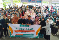 Momen Cetak Generasi  Berakhlak, Walikota Bengkulu  Lepas  Study Camp SMP IT Iqra ke Jawa Timur