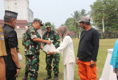 Wujud Kepedulian, Warga Kandang Limun Terima Sembako pada Pembukaan TMMD ke-130 Kodim 0407/Kota Bengkulu