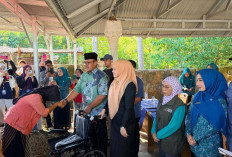 136 Masyarakat Desil 1 Sampai 5 di Bengkulu Selatan Terima Bantuan