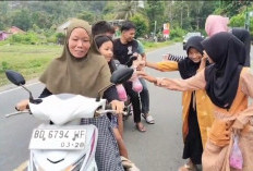 MIN 2 dan MIN 6 Kaur Berbagi Takjil, Kepala Sekolah Mengajarkan Anak-Anak Peduli