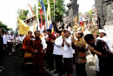 Jelang Waisak, 56 Bhikkhu Lintas Negara Jalan Damai dari Bali Menuju Candi Borobudur