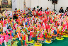 Warga Talang Kering Arak Ratusan Nasi Jambar Sambut Peringatan Maulid Nabi