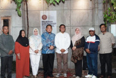 Takjub,  Kadis Pendidikan Kota Bengkulu  Hadiri Pembukaan Pameran Foto Handmade