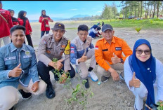 Relawan Rumah Zakat Bengkulu Kolaborasi Gelar VOGREEN, Aksi Hijau di Pesisir Pantai Zakat
