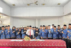 Disaksikan Asisten II, ASN DLHK Provinsi Bengkulu Teken Perjanjian Kerja Baru