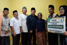 Empati dengan Warga, Walikota Sambangi Kediaman Lansia di Kebun Dahri