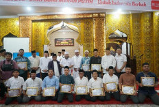 Saat Zikir dan Doa Bersama Akhir Tahun, Gubernur Helmi Hasan Bagi-Bagi Umrah Gratis untuk Warga Taat Pajak