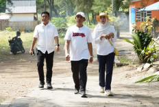 Percantik Pantai Panjang, Walikota Bengkulu Pimpin Aksi Pupuk Kelapa dan Benahi Fasilitas Wisata