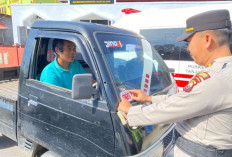 Polres Kaur Berikan Imbauan Tertib Lalu Lintas dan Pasang Stiker Layanan 110