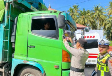 Pasang Stiker Layanan 110,  Polres Kaur Sampaikan Imbauan Tertib Lalu Lintas 