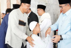 Rayakan Idul Fitri di Masjid Agung At-Taqwa, Pemkot Bengkulu Tekankan Kepedulian Sosial
