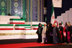 Para Pejabat Tinggi Iran dan Delegasi Internasional Beri Penghormatan Terakhir kepada Ali Khamenei
