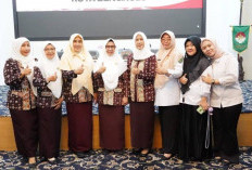 Ketua Dharma Wanita Persatuan  Kota Bengkulu Ajak Anggota  Berbelanja di  Pasar Lokal