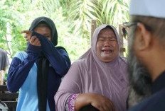 Terima Bantuan, Warga Mukomuko Menangis Harus di Depan Gubernur Bengkulu