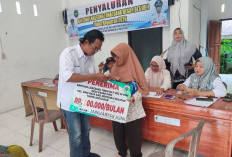 Pemdes Pasar Pino Bagikan BLT Kepada 23 KPM