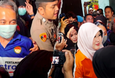 Roy Suryo dan Dokter Tifa Dibawa ke Rumah Sakit Polri Kramat Jati