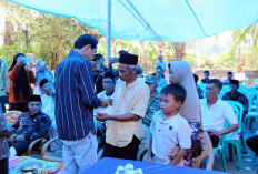 Bupati Gusril Sampaikan Belasungkawa kepada Keluarga Ananda Sutama, Salurkan Santunan BAZNAS