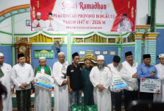 Gubernur Bengkulu Beri Bantuan Sosial hingga Komitmen Jalan Mulus di Mukomuko